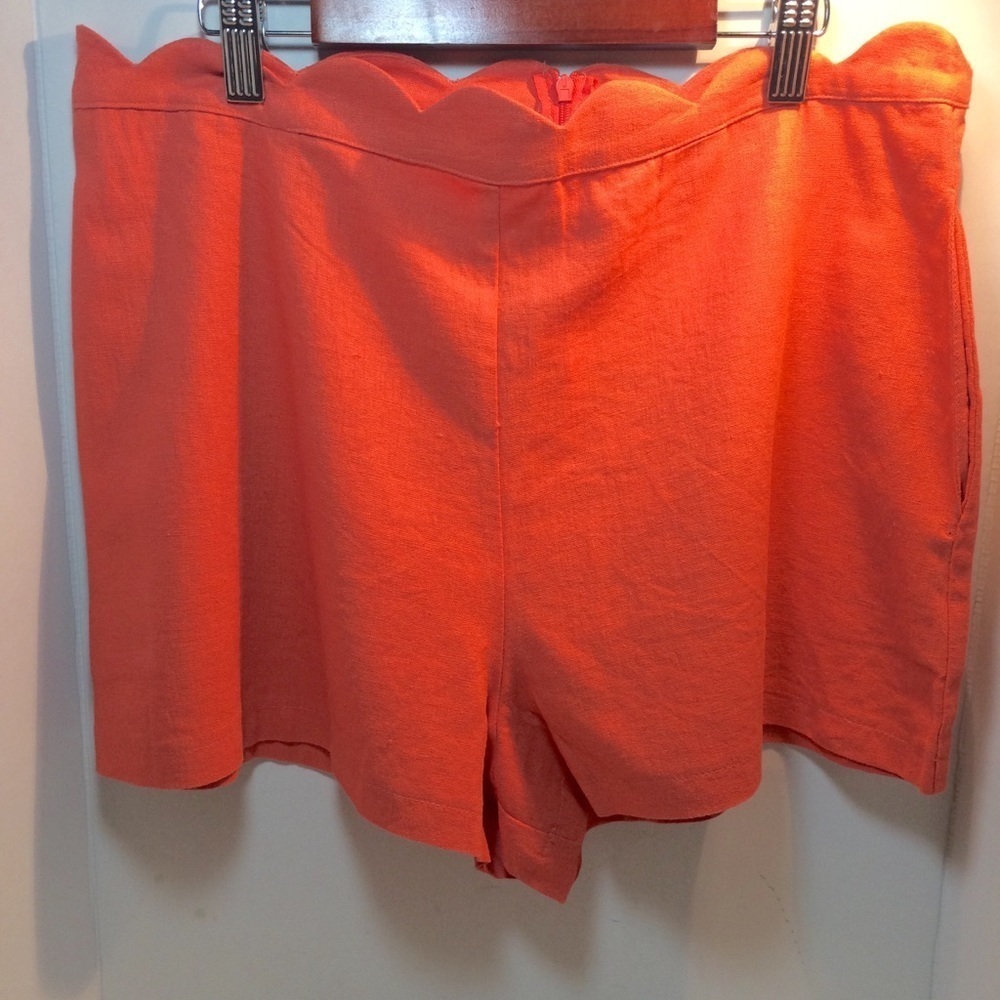 June & Hudson Scalloped Waist Shorts NWOT